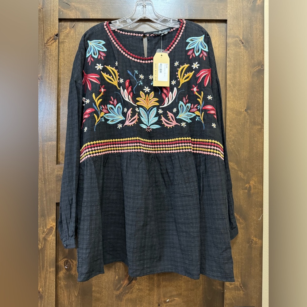 NWT-Andree by Unit Embroidered Top-Black-1X